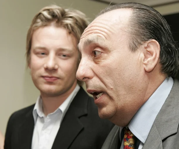 Jamie Oliver (til venstre) med italiensk restaurantvinner Gennaro Contaldo (for Passione).