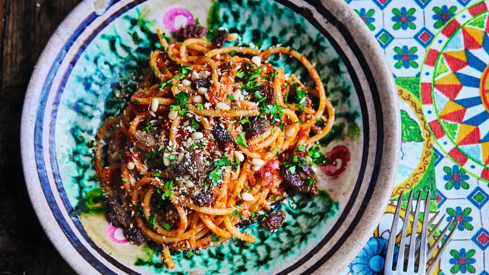 Gennaro Contaldos pasta med ansjos og brødsmuler
