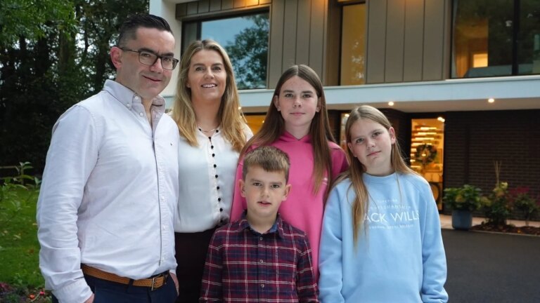 HOTY: Rosa stue gjÃ¸r denne Wicklow nybyggede pop
    

