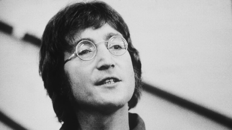 John Lennon piano setter Beatles auksjonsrekord
    

