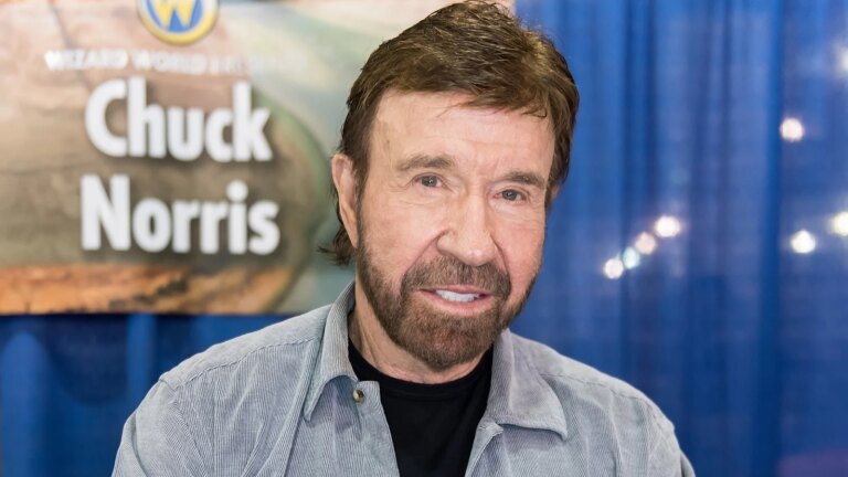 Kampkunstner og skuespiller Chuck Norris dÃ¸r 86 Ã¥r gammel
    

