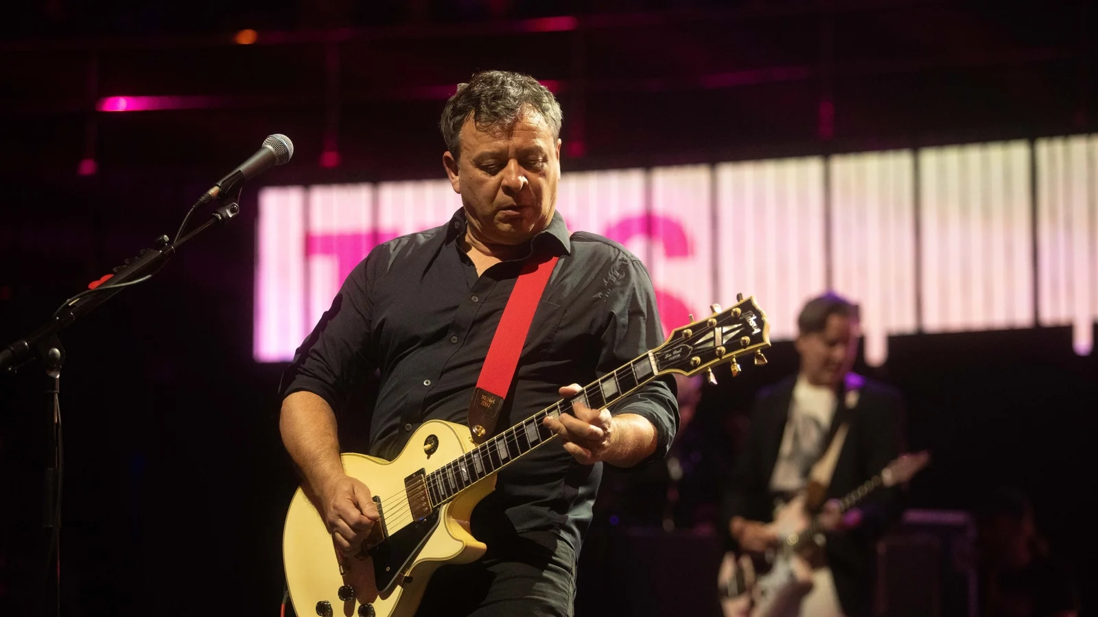 Manic Street Preachers dekker The Cure pÃ¥ konserten i London