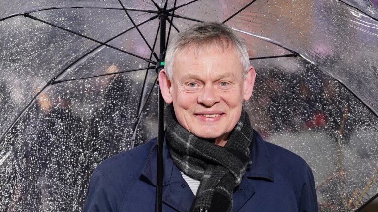 Martin Clunes om Ã¥ spille den vanÃ¦rede programlederen Huw Edwards
    

