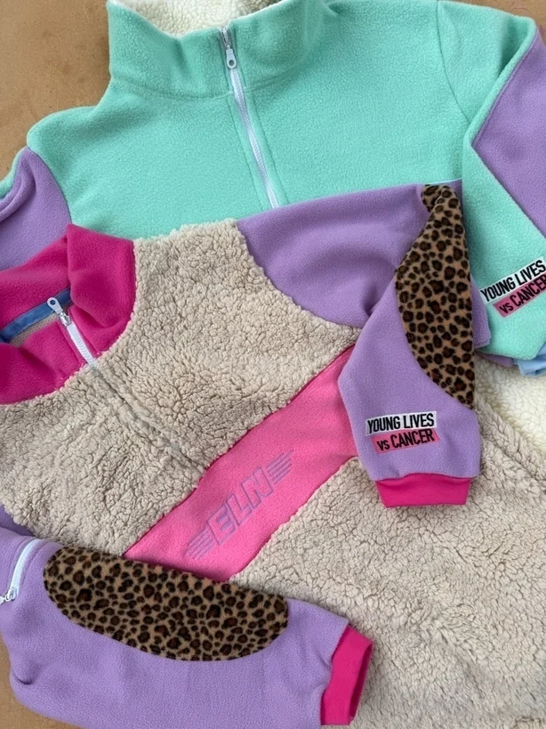 To fleeces laget for unge kreftpasienter