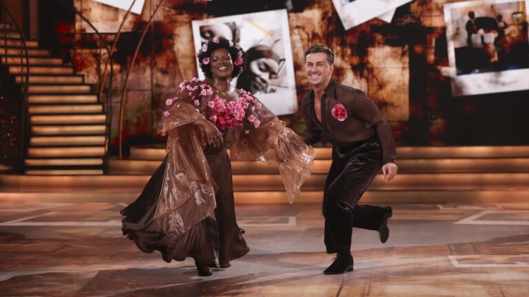 TolÃ¼ Makay: 'Dancing with the Stars har gitt meg et nytt liv'
    


