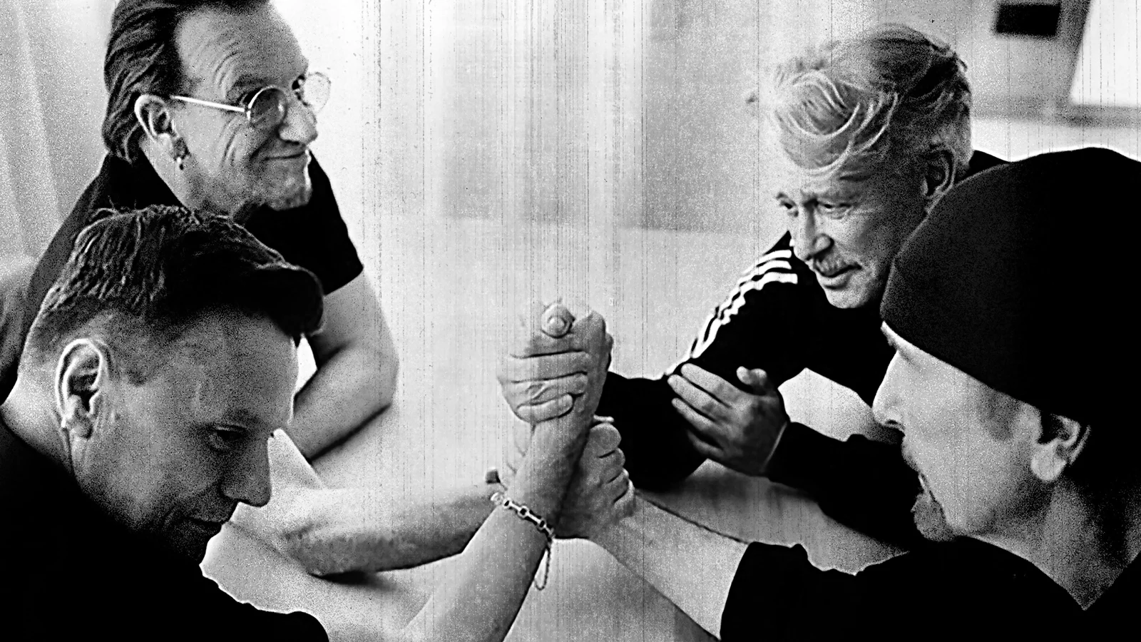 U2 overrasker fansen igjen med Easter Lily EP