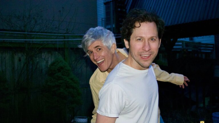 Bak musikken - We Are Scientists
    

