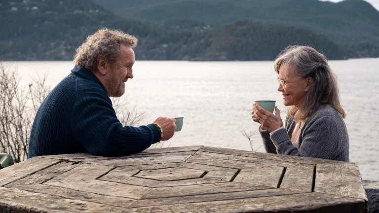 Colm Meaney spiller sammen med Sally Field i traileren til Remarkably Bright Creatures
    

