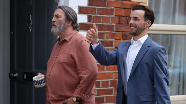 tommelen opp - CiarÃ¡n Hinds som Tom og Adam John Richardson som Ant i The Dry