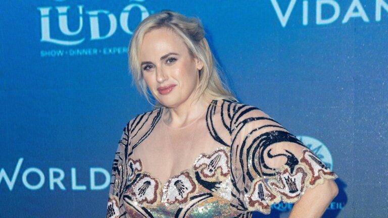 Rebel Wilson mÃ¸ter i retten i Ã¦rekrenkelsessak
    

