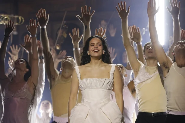 RosalÃ­a opptrer pÃ¥ scenen under The BRIT Awards 2026 pÃ¥ Co-op Live 28. februar 2026 i Manchester, England. (Foto av JMEnternational/Getty Images)