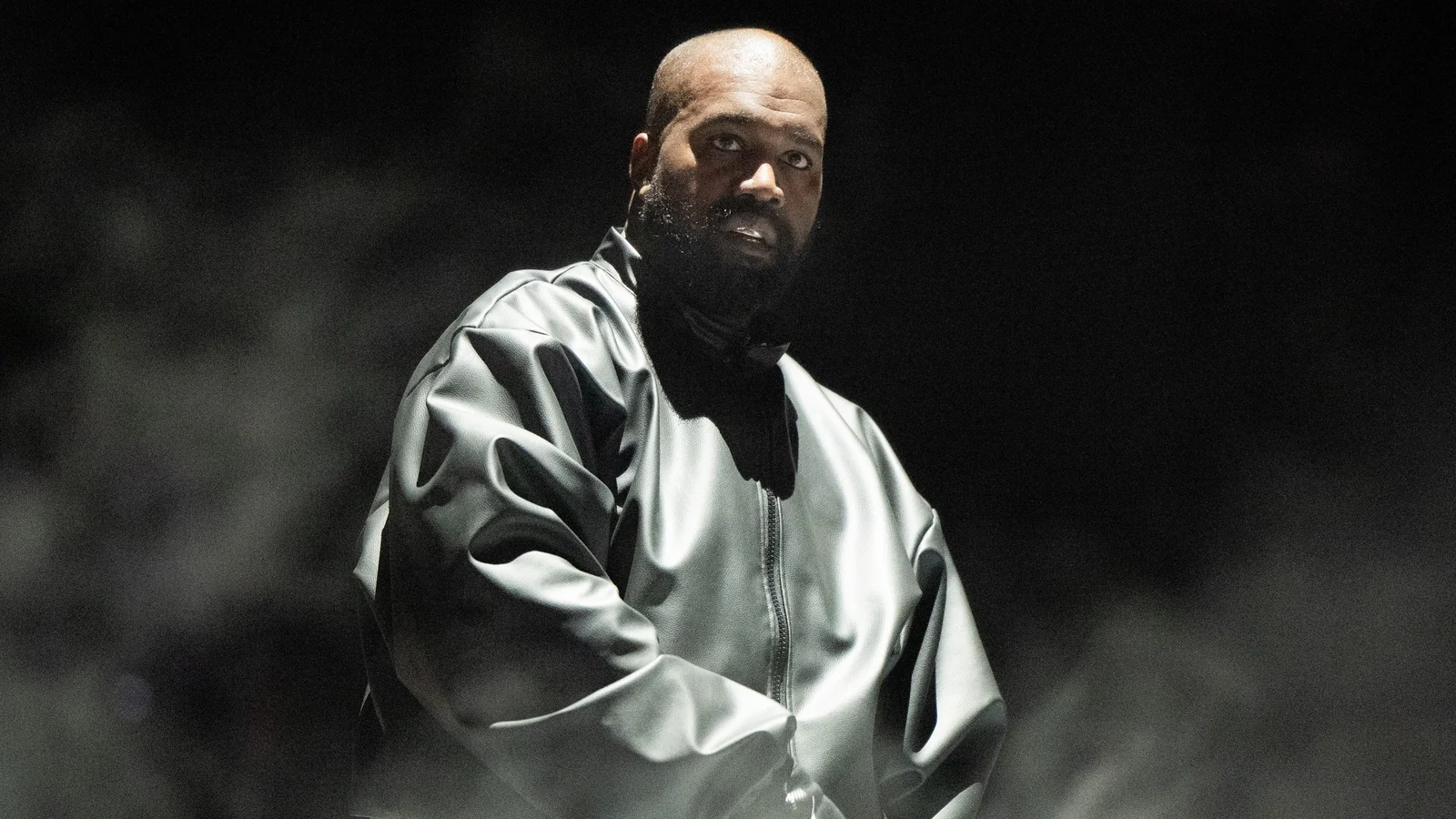 Kanye West skal opptre pÃ¥ veddelÃ¸psbanen i Praha i juli