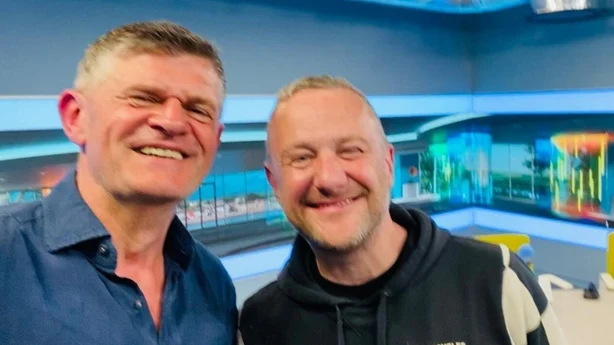 Brendan O'Connor og PJ Gallagher selfie i studio 