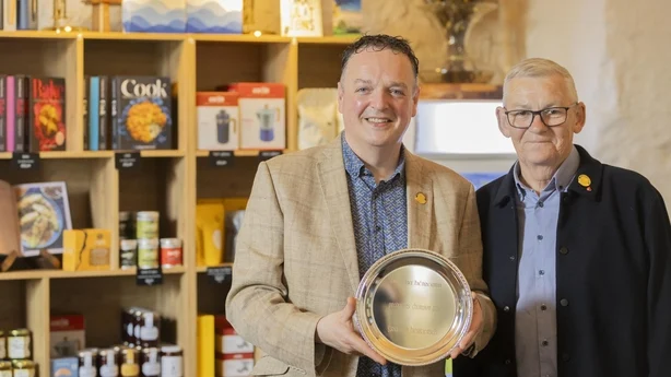Graham Herterich, årets Blas na hÉireann-produsentmester, og Artie Clifford
