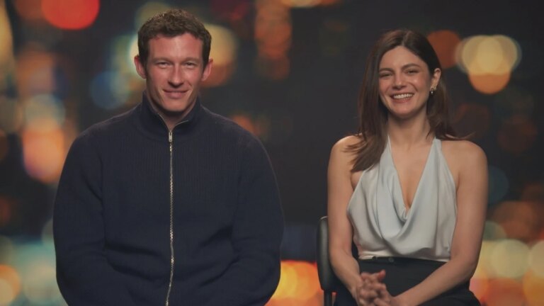 Se: Callum Turner og Monica Barbaro om deres rom-com-kjemi
    

