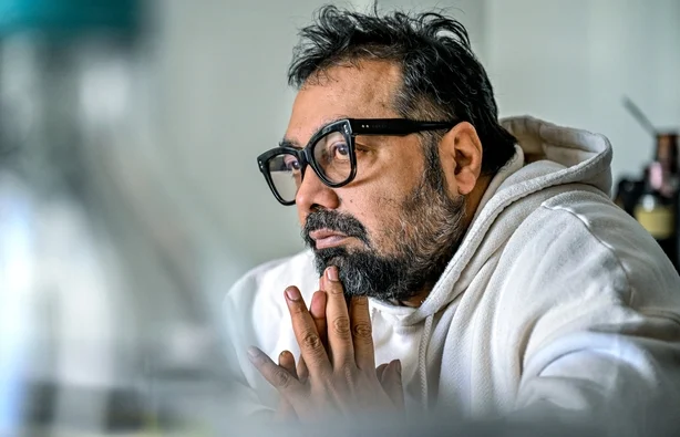 Anurag Kashyap, indisk filmskaper og skuespiller kjent for sine verk pÃ¥ hindi-kino ved sin bolig i Mumbai, India 13. november 2023 (Foto av ATUL LOKE for The Washington Post via Getty Images)