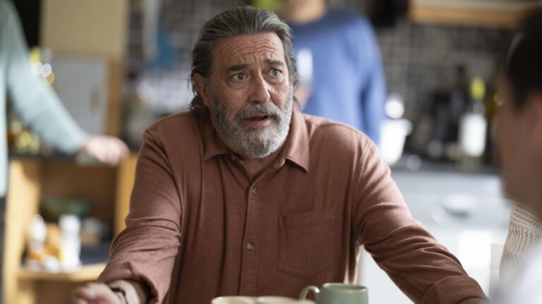 CiarÃ¡n Hinds sier farvel til The Dry
    

