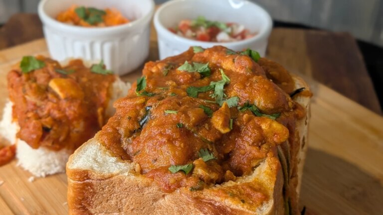 Gerald Daniels' kylling karri bunny chow: I dag
    


