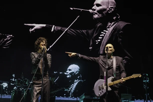 Sombr og Billy Corgan pÃ¥ Coachella Valley Music and Arts Festival 2026 â€“ helg 1 â€“ dag 2 11. april 2026 i Indio, California. (Foto av Christopher Polk/Billboard via Getty Images)