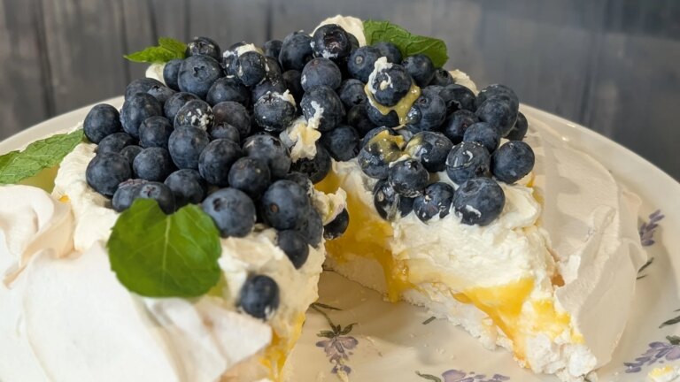 Kay Lehanes pavlova med lemon curd: I dag
    


