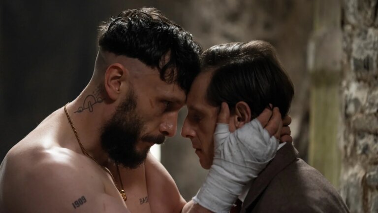 Richard Gadd og Jamie Bell spiller hovedrollene i den actionfylte serien Half Man
    

