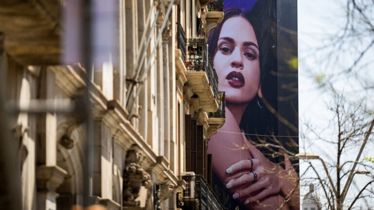 RosalÃ­a forteller en reise fra student til stjerne med konserter i Barcelona
    

