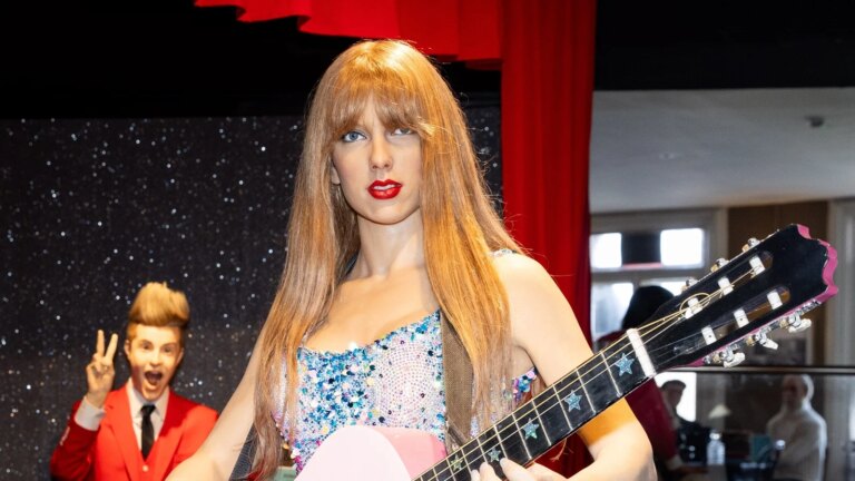 Se: Taylor Swift voksverk avduket i Dublin
    

