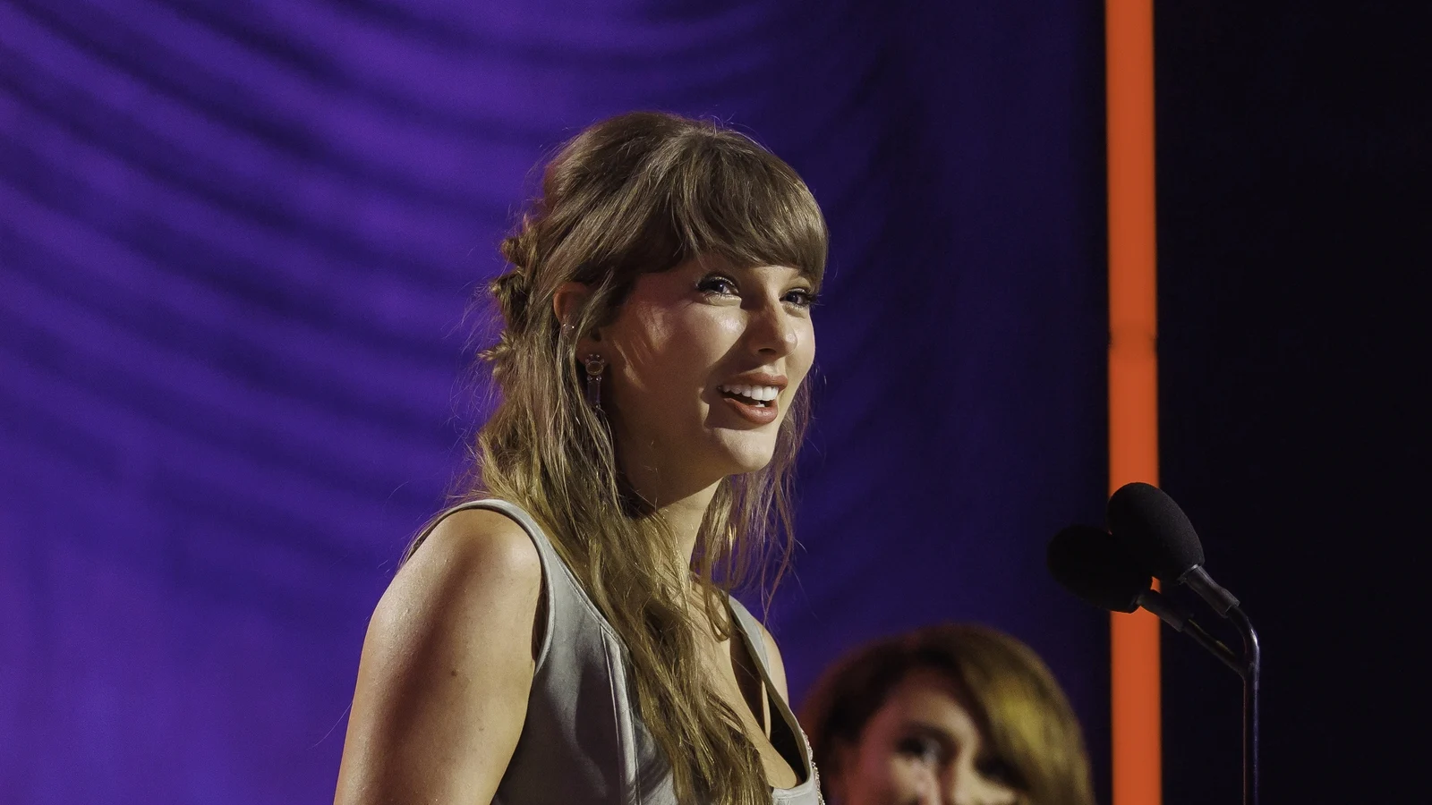 Taylor Swift leder nominasjonene til American Music Awards med Ã¥tte