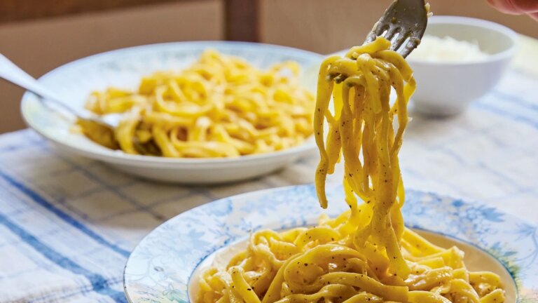 Tim Andersons miso e pepe oppskrift
    

