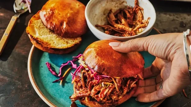 Pulled pork med cidermopp og syrlig slaw