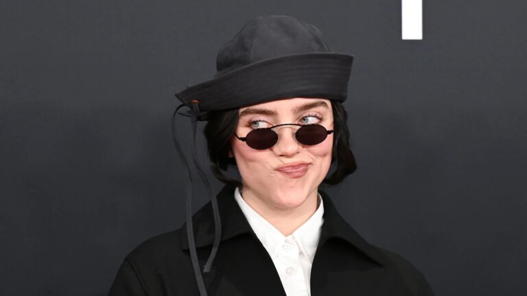 Billie Eilish 'gjÃ¸r alt jeg kan' for Ã¥ undertrykke Tourettes syndrom
    

