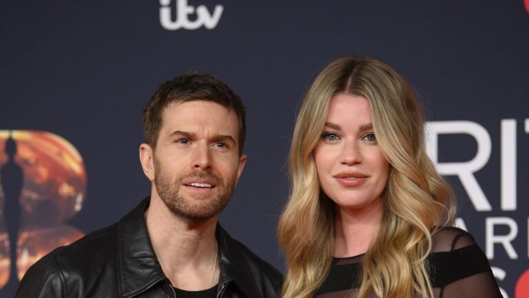 Joel Dommett kunngjÃ¸r "super sen" fÃ¸dsel av andre barn med Hannah Coope
    

