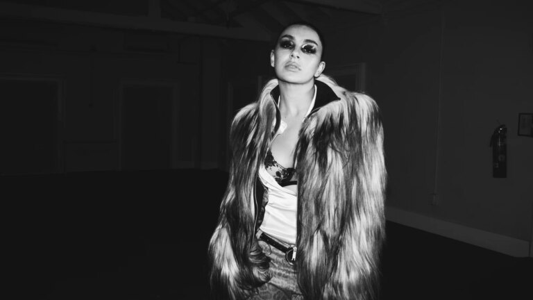 Charli XCX kommer tilbake med ny singel Rock Music
    

