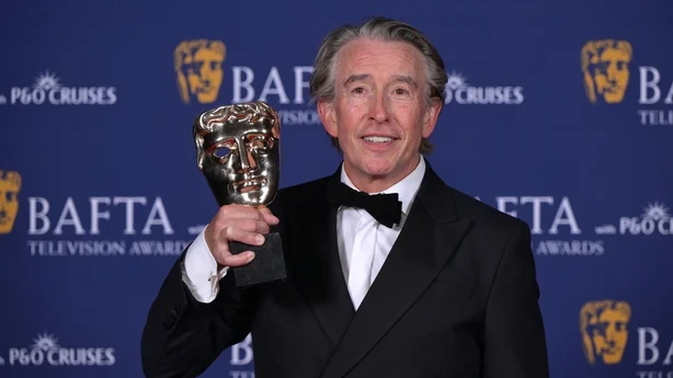 Steve Coogan med Comedy Award for How Are You? Det er Alan (Partridge) under BAFTA Television Awards 2026