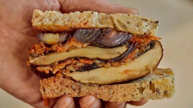 Hugh Fearnley-Whittingstalls stekt sopp og kimchi surdeigssmÃ¸rbrÃ¸d
    


