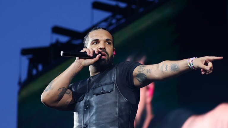 Drake gir ut tre nye album samtidig
    

