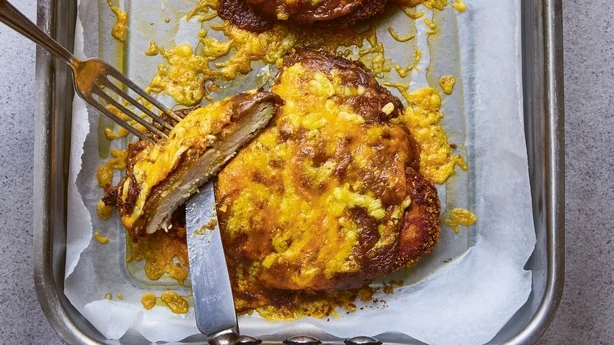 Kyllingparmo med ost og karrisaus