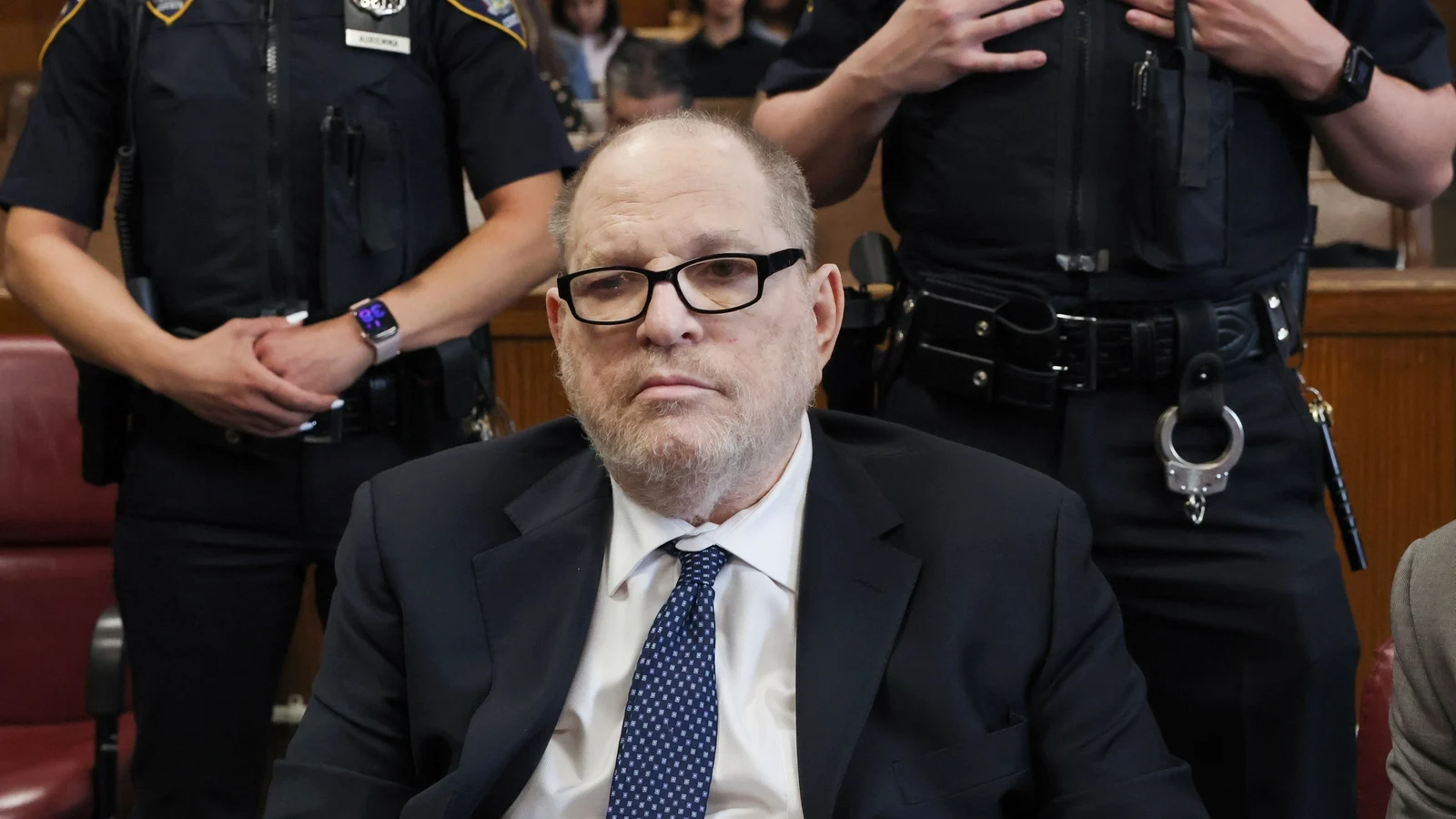 Harvey Weinsteins tredje voldtektsrettssak i New York ender i feilrettssak
