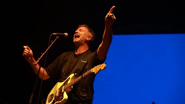 Paul Noonan fra Bell X1 opptrer pÃ¥ scenen under Electric Picnic Festival 31. august,