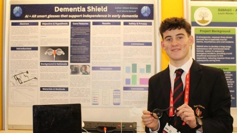 Cork Student viser frem 'Dementia Shield'-appen for smarte briller
    

