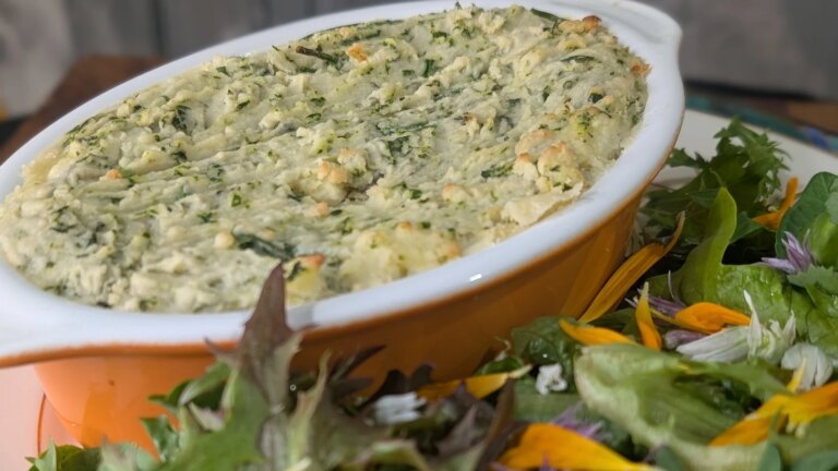 Hjemmekokk: Margaret Leahys irske fiskepai med brennesle champ og grovfÃ´rbladsalat
    

