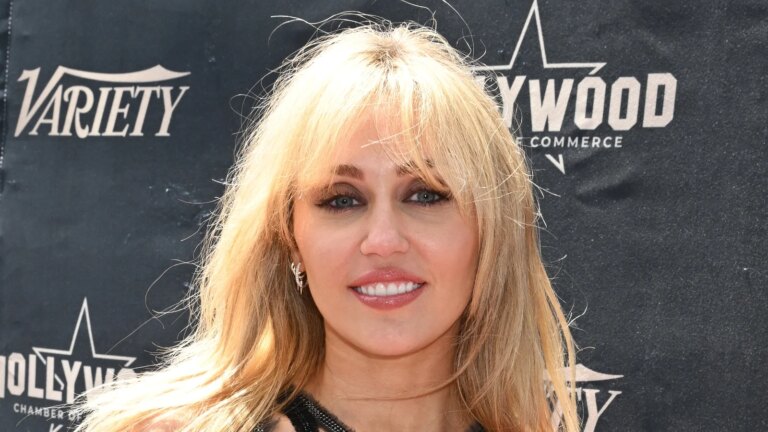 Miley Cyrus fÃ¥r stjerne pÃ¥ Hollywood Walk of Fame
    

