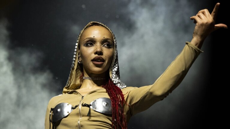 Sanger FKA kvister for Ã¥ spille Josephine Baker i biografi om antirasistisk legende
    

