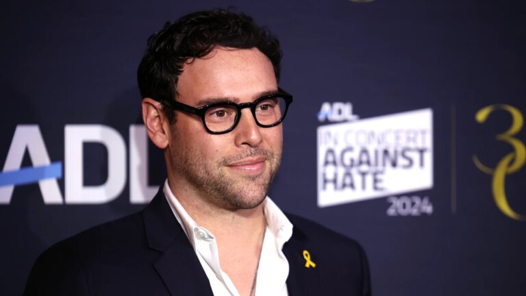 Scooter Braun berÃ¸mmer den "ekstraordinÃ¦re" kjÃ¦resten Sydney Sweeney
    

