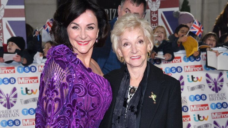 Shirley Ballas sier det er "det mest gledelige" Ã¥ bo med en 88 Ã¥r gammel mor
    

