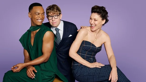 (LR) Johannes Radebe, Josh Widdicombe og Emma Willis Foto: BBC/Ray Burmiston