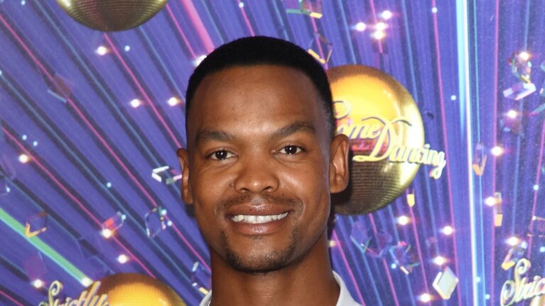 Strictly's Johannes sier han ikke henger opp danseskoene ennÃ¥
    

