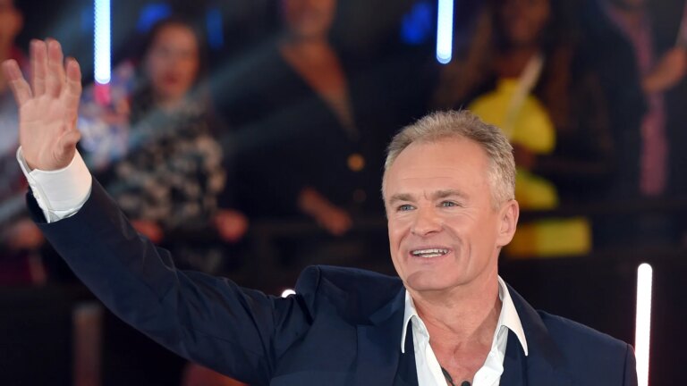 Bobby Davro advarer etter diagnosen prostatakreft
    

