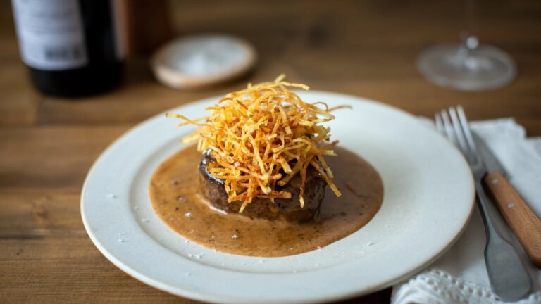 Cook Like a Chef: Filet Steak 'au poivre' med pommes frites
    

