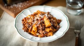 Cook Like a Chef: Rik bolognese med rigatoni